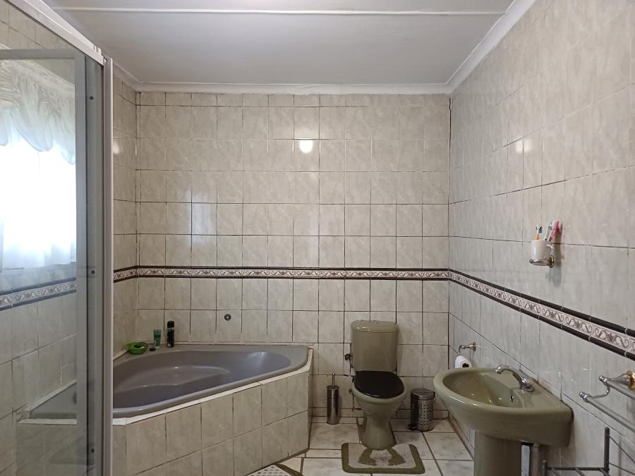 To Let 3 Bedroom Property for Rent in Sunnyridge Eastern Cape